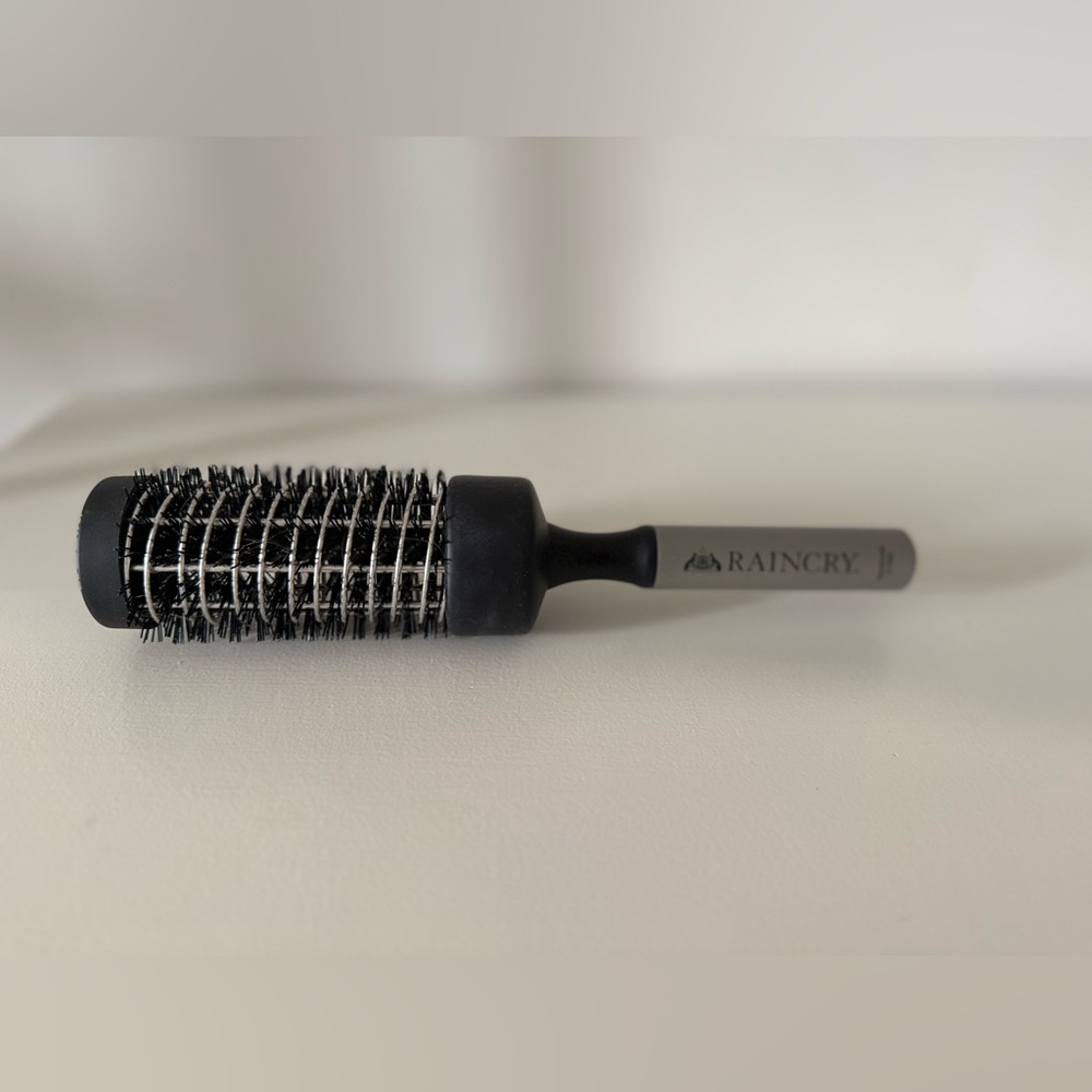 Raincry Professional Round Brush - Magnesium Volumizing Brush - Size Large - Picture 4 of 8
